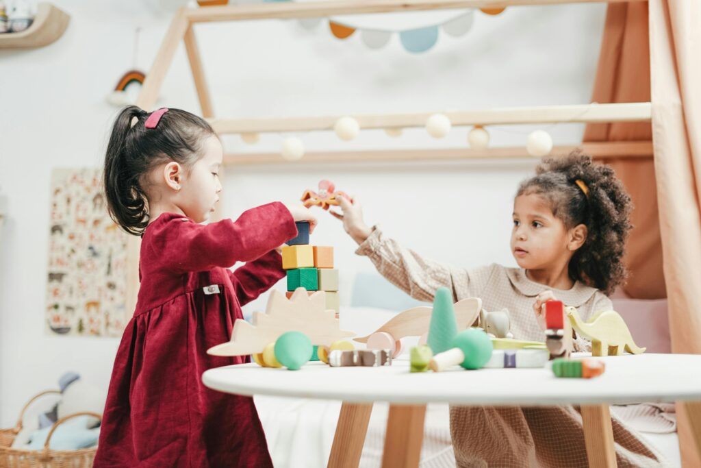The First 5 Years — What Happens in a Child’s Brain Info graphic showing how children’s brains develop in the first five years with play, habits, and learning tips by TechCubs Preschool.